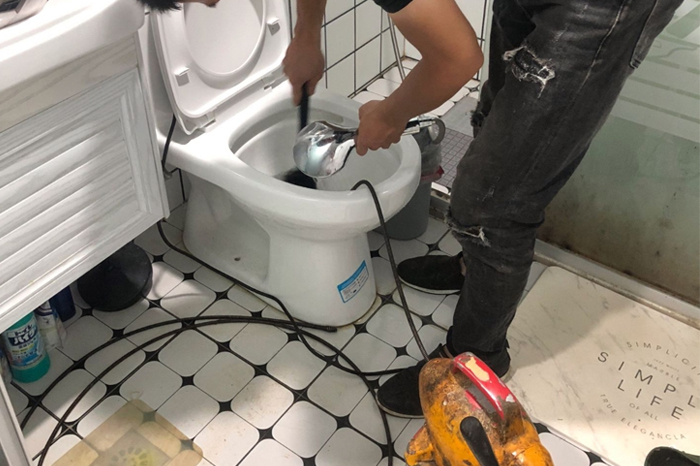 泽普马桶堵塞自己疏通还是找师傅？专业上门服务让你省时更省心